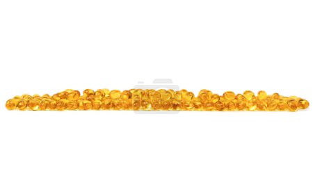 Un groupe de gélules jaunes isolées sur fond blanc. 