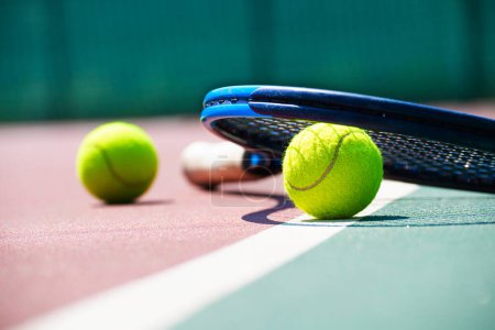Téléchargez les photos : Tennis racquet and ball lying on the court. Healthy lifestyle concept - en image libre de droit