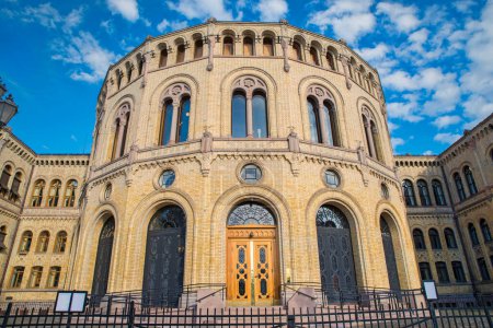 Téléchargez les photos : Palais central du Parlement d'Oslo, bâtiment Storting en Norvège - en image libre de droit