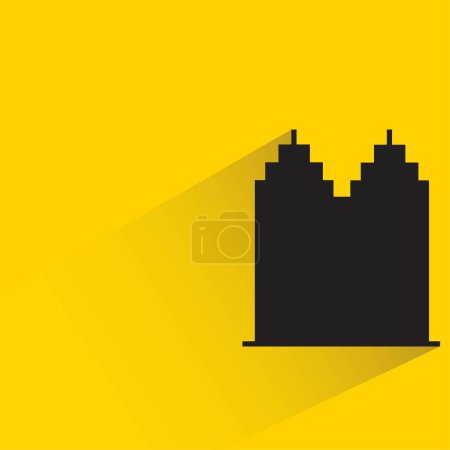 Ilustración de Silueta edificio de la ciudad con sombra sobre fondo amarillo - Imagen libre de derechos