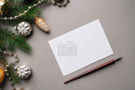 Foto de Tarjeta de escritura o carta a Santa. Navidad estado de ánimo fondo - Imagen libre de derechos