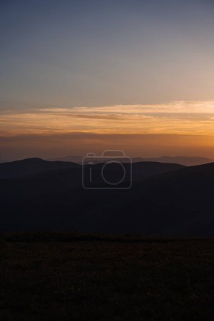Foto de Vista de primer plano de la puesta de sol en las montañas - Imagen libre de derechos