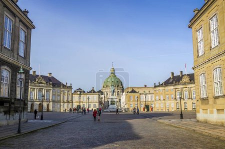 Téléchargez les photos : Place devant le palais Amalienborg à Copenhague, Danemark - en image libre de droit