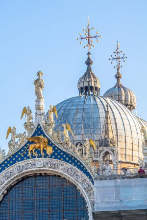 Téléchargez les photos : Dômes de la basilique Saint-Marc à Venise, Italie - en image libre de droit