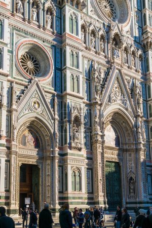 Téléchargez les photos : Façade avant en marbre de la cathédrale du Duomo de Florence - en image libre de droit