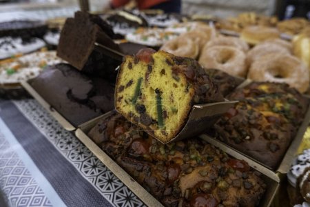 Téléchargez les photos : Détail du gâteau au chocolat artisanal, dessiccateur doux et malsain - en image libre de droit