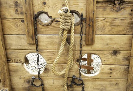 Detalle de viejos instrumentos de tortura de la inquisición española