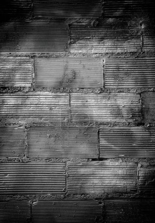 Foto de Detalle de la antigua pared de ladrillo manchada por un fuego - Imagen libre de derechos