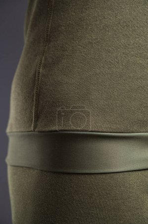 Téléchargez les photos : Sous-vêtements thermiques pour hommes. Un ensemble de gilets thermiques pour les soldats - en image libre de droit