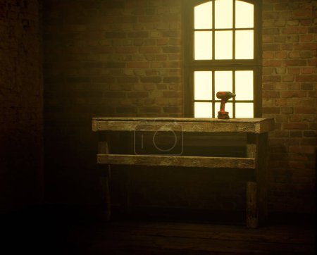 Foto de Taladro eléctrico rojo sobre una vieja mesa de madera junto a una ventana iluminada en un taller polvoriento. - Imagen libre de derechos