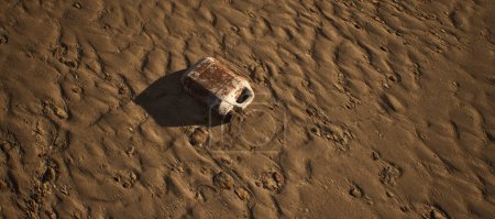 Téléchargez les photos : Conteneur d'huile en plastique blanc sale couché dans le sable ondulé de la plage. - en image libre de droit
