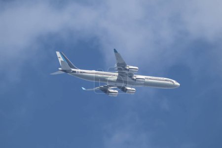 Téléchargez les photos : Chiangmai, Thaïlande - 8 décembre 2022 : Airbus A340-500 HS-TYV de la Royal Thai Airforce (RTAF). Décollage de l'aéroport de Chiangmai. - en image libre de droit
