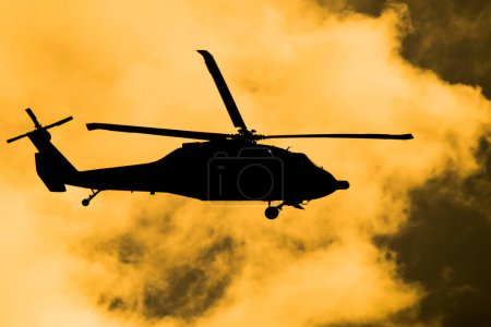 Téléchargez les photos : Ombre de Sikorsky UH-60L / M / A Blackhawk - en image libre de droit
