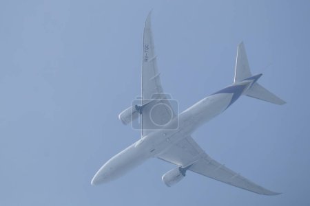 Foto de Chiangmai, Tailandia - 7 de noviembre de 2023:. Boeing 787-8 HS-TQC de la vía aérea tailandesa. - Imagen libre de derechos