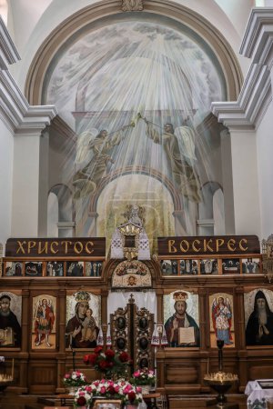 Téléchargez les photos : Iconostase, intérieur de l "Église orthodoxe à l'Académie d'Ostroh - en image libre de droit