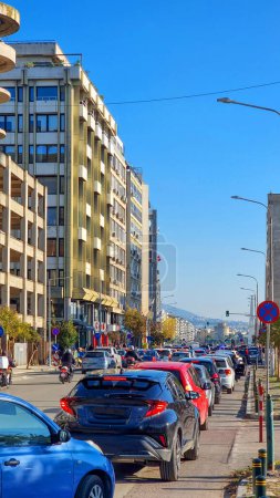 Téléchargez les photos : Salonica ou thessaloniki tour blanche rue près de aristotelous carré grec - en image libre de droit