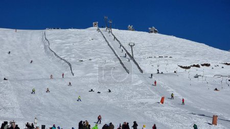 Téléchargez les photos : Anilio ski centre lift neige glace en metsovo perfecture grec - en image libre de droit