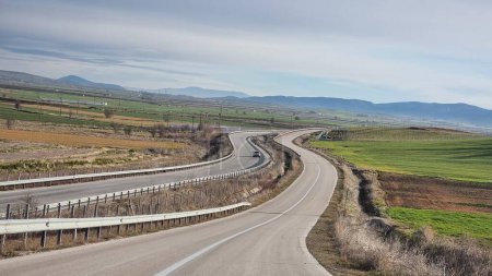Téléchargez les photos : Route route route grecque de à trikala amia villes autoroute - en image libre de droit