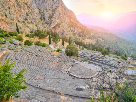 Griechenland antikes Theater der Delphi-Geschichte bei Sonnenaufgang