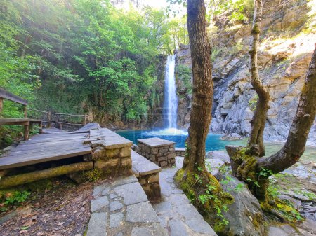 Wasserfälle Bäume in Ioannina Perfektion iliochori Dorf Griechenland Frühling Saison