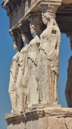 Karyatiden Athener Akropolis Griechenland bei sonnigem Sommertag in Akropolis