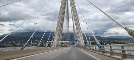 Foto de Puente rio antirio Grecia cable de la estación de peaje señales patra ciudad viajar - Imagen libre de derechos