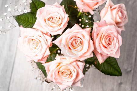 Foto de Ramo de flores de rosa rosa. Flor fresca con gotas húmedas. - Imagen libre de derechos