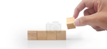 Téléchargez les photos : Cubes en bois à la main avec espace de copie pour le libellé d'entrée et l'infographie - en image libre de droit
