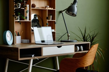 Téléchargez les photos : Image de fond de l'éco bureau à domicile décoré par des plantes d'intérieur vertes - en image libre de droit
