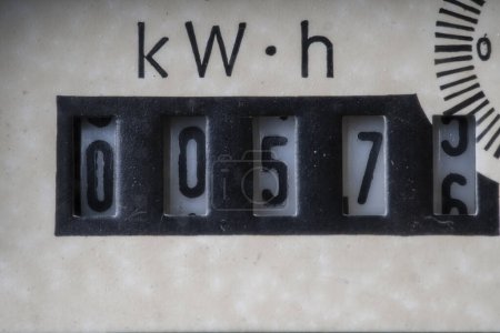 Foto de Old analogue electric meter in private household, close up - Imagen libre de derechos