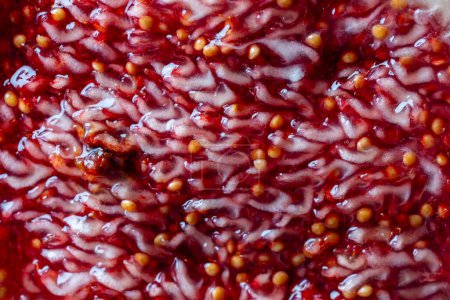Foto de Corte fresco higo colorido fondo, vista superior, macro frutas tropicales textura. Higos maduros rota, de cerca - Imagen libre de derechos