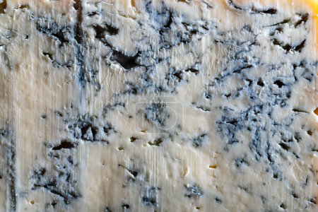 Foto de Pedazo de queso azul en el fondo, de cerca - Imagen libre de derechos