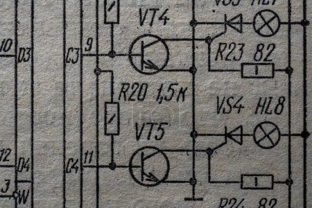 Foto de Antiguo circuito de radio impreso en el diagrama de electricidad de papel vintage como fondo para la educación, las industrias eléctricas. Esquema de radio eléctrica de la URSS - Imagen libre de derechos