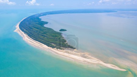 Foto de Vista aérea playa de arena agua turquesa Cabo Talumphuk o Laem Talumphuk en Pak Phanang, Nakhon Si Thammarat, Tailandia Asia - Imagen libre de derechos