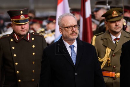 Téléchargez les photos : RIGA, LETTONIE. 13 mars 2023. Egils Levits ; Président de la Lettonie, lors de l'arrivée de Son Altesse Royale le Grand-Duc de Luxembourg au Château de Riga - en image libre de droit