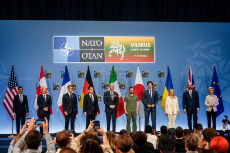 Foto de VILNIUS, LITUANIA. 11 de julio 2023. Tienda Jonas Gahr, Primer Ministro de Noruega durante el umbral de la OTAN CUMBRE 2023. Vilna, Lituania. - Imagen libre de derechos