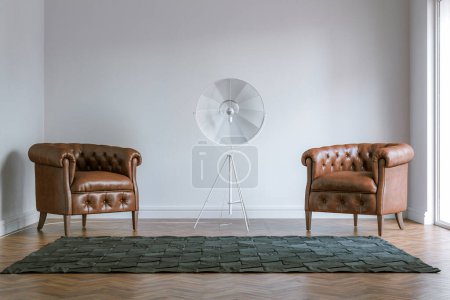 Klassischer Komfort: weißer Innenraum mit eleganten Sesseln und Stehlampe 3D-Render