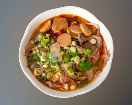 Téléchargez les photos : Soupe vietnamienne traditionnelle Bun Bo Hue - en image libre de droit