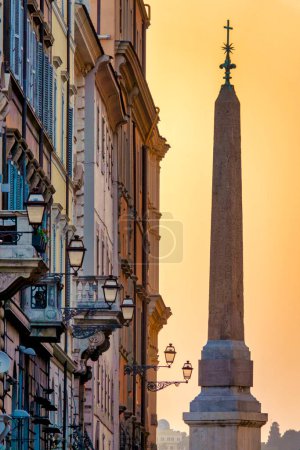 Foto de View of the Sallustiano Obelisk from Via Sistina, Rome, Italy - Imagen libre de derechos