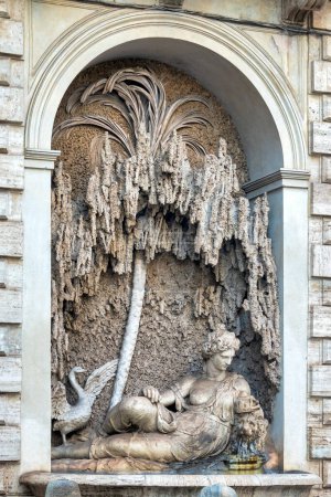 Téléchargez les photos : Statue of the river Tiber in Piazza delle Quattro Fontane, Rome, Italy - en image libre de droit