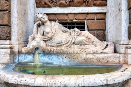 Téléchargez les photos : Statue of the Goddess Diana in Piazza delle Quattro Fontane, Rome, Italy - en image libre de droit