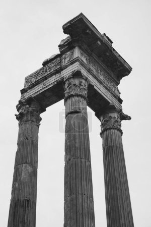 Foto de Ruins of the Temple of Apollo Sosianus, Rome, Ital - Imagen libre de derechos