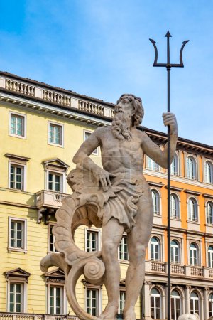 Téléchargez les photos : Fontaine de Neptune Piazza della Borsa, Trieste, Italie - en image libre de droit