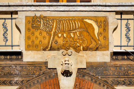 Foto de Detalle de la loba al lado del Villino delle fate en el Quartiere Coppede ', Roma, Italia - Imagen libre de derechos