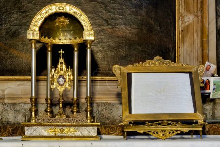 Foto de Reliquia de San de Leopoldo Mandic en la Iglesia de Santa Maria della Consolazione, Roma, Italia - Imagen libre de derechos