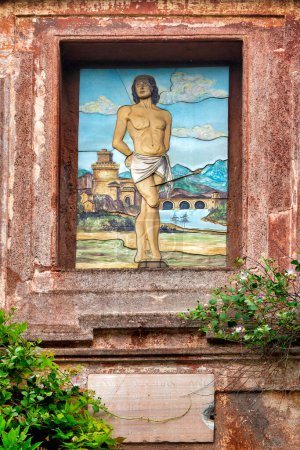 Téléchargez les photos : Peinture de Saint Sébastien à l'entrée de l'église San Sebastiano al Palatino, Rome, Italie - en image libre de droit