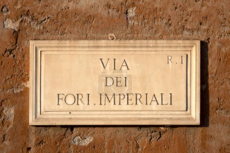 Téléchargez les photos : "Via dei Fori Imperiali "plaque de marbre sur un mur, Rome, Ital - en image libre de droit