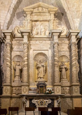 Foto de Capilla del Santuario de San Miguel Arcángel, Monte Sant 'Angelo, Italia - Imagen libre de derechos