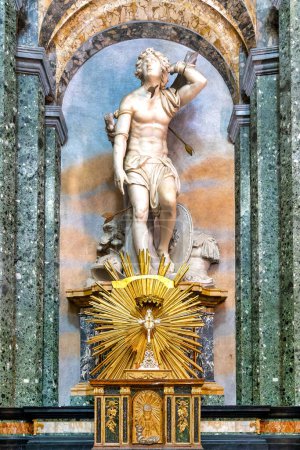 Téléchargez les photos : Statue de Saint Sébastien dans l'église de Sant 'Agnese à Agone, Rome, Italie - en image libre de droit