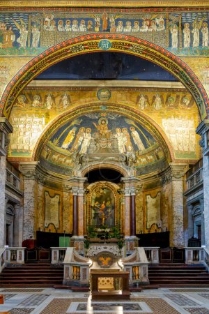 Foto de Interior de la Iglesia de Santa Prassede, Roma, Italia - Imagen libre de derechos